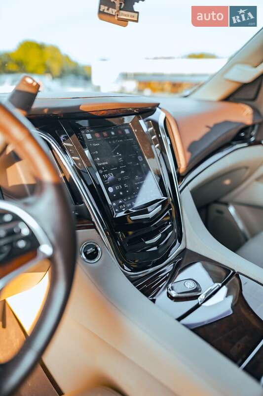Внедорожник / Кроссовер Cadillac Escalade 2014 в Ужгороде