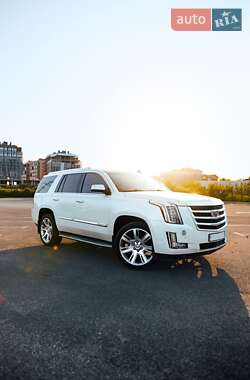 Внедорожник / Кроссовер Cadillac Escalade 2014 в 