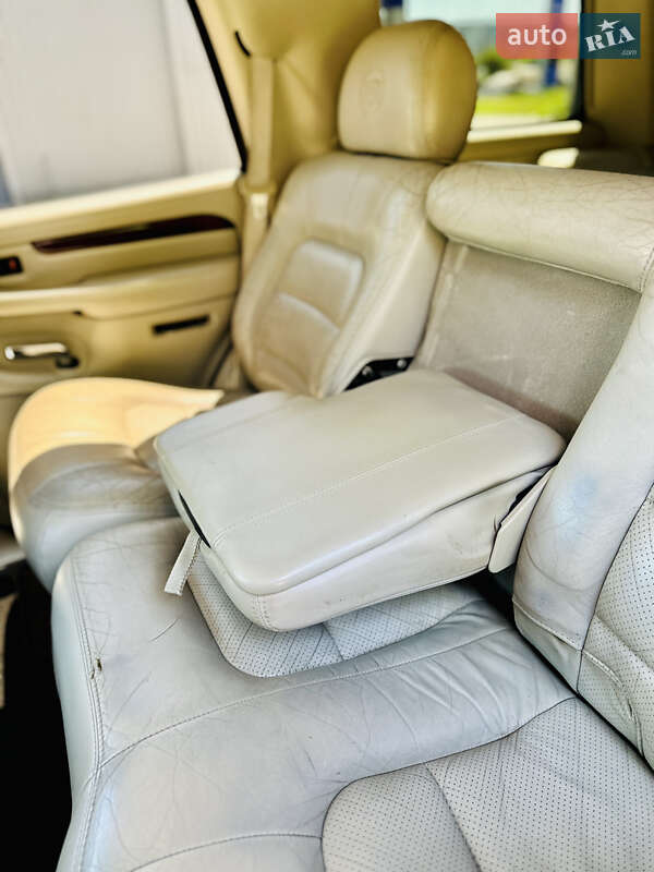 Внедорожник / Кроссовер Cadillac Escalade 2001 в Киеве