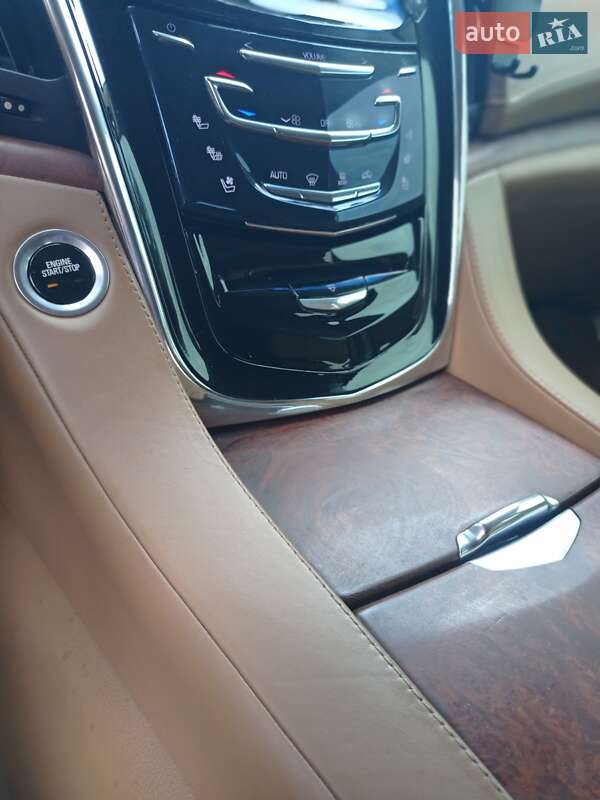 Позашляховик / Кросовер Cadillac Escalade 2016 в Чернігові фото 36 Позашляховик / Кросовер Cadillac Escalade 2016 в Чернігові