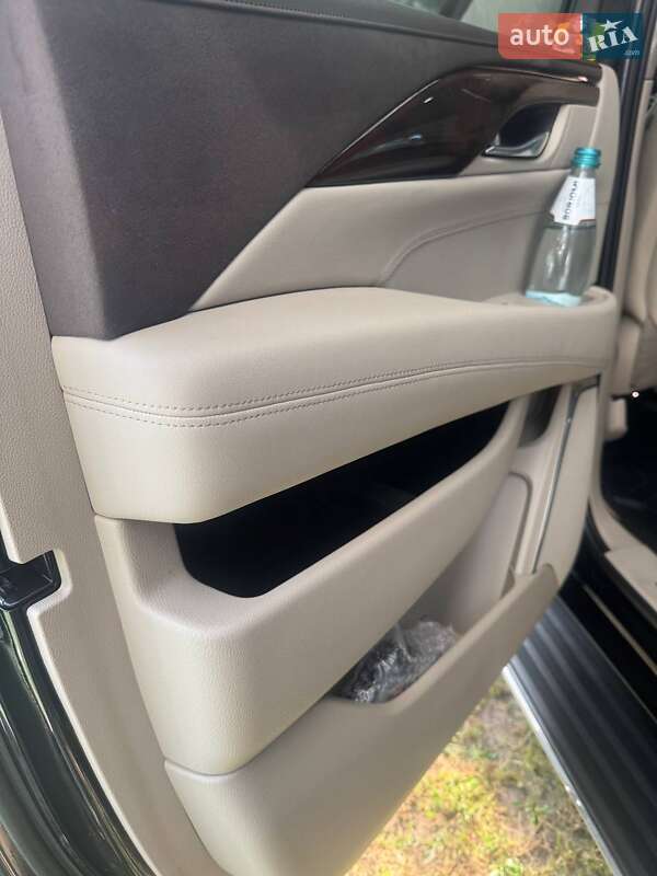 Внедорожник / Кроссовер Cadillac Escalade 2014 в Львове фото 61 Внедорожник / Кроссовер Cadillac Escalade 2014 в Львове