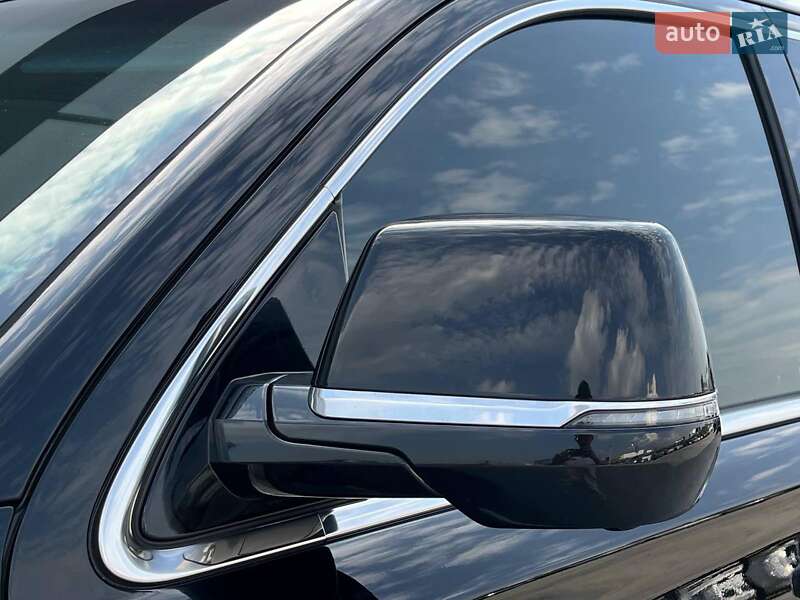 Внедорожник / Кроссовер Cadillac Escalade 2017 в Львове