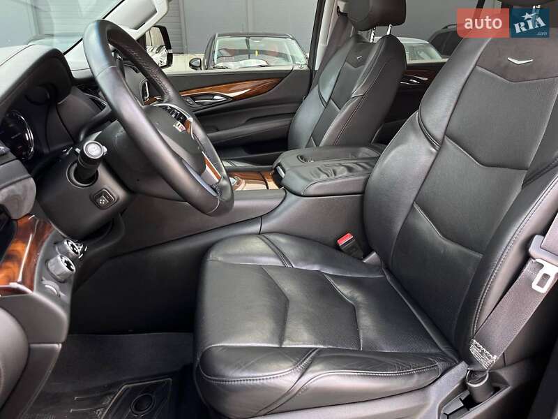 Внедорожник / Кроссовер Cadillac Escalade 2017 в Львове