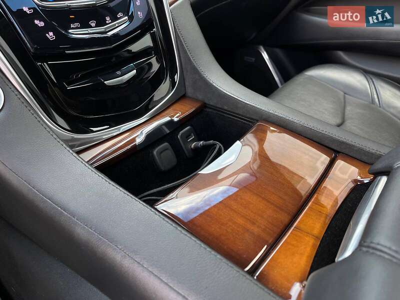Внедорожник / Кроссовер Cadillac Escalade 2017 в Львове