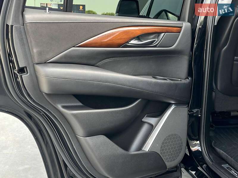 Внедорожник / Кроссовер Cadillac Escalade 2017 в Львове