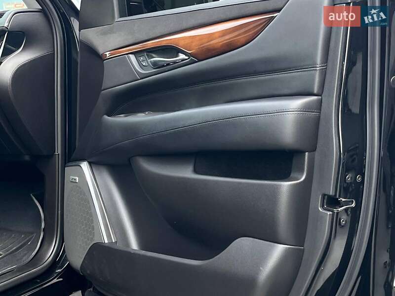 Внедорожник / Кроссовер Cadillac Escalade 2017 в Львове