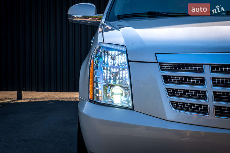 Позашляховик / Кросовер Cadillac Escalade 2011 в Києві