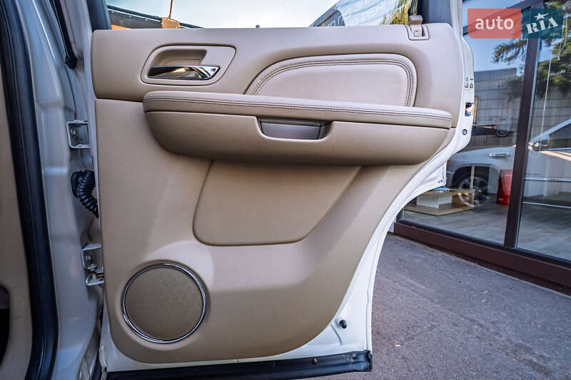 Позашляховик / Кросовер Cadillac Escalade 2011 в Києві