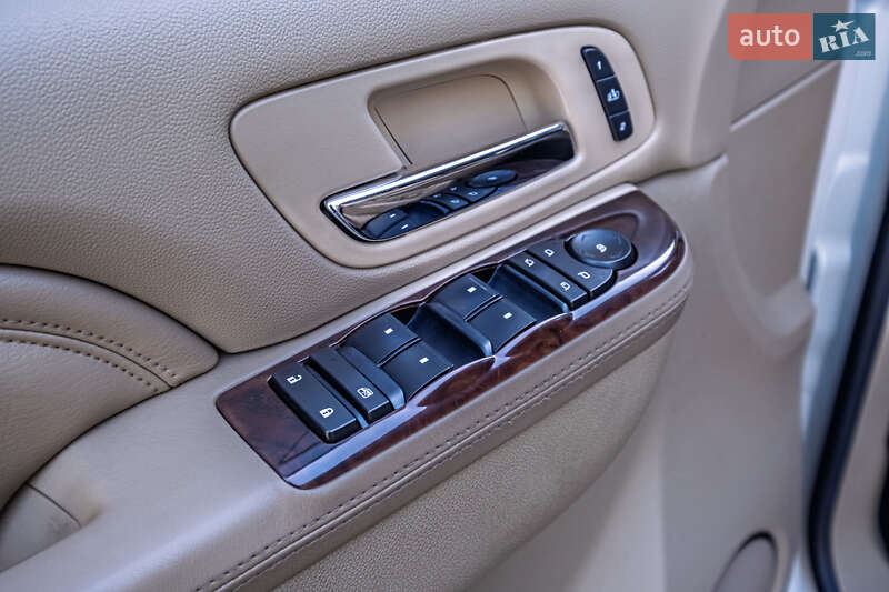 Позашляховик / Кросовер Cadillac Escalade 2011 в Києві