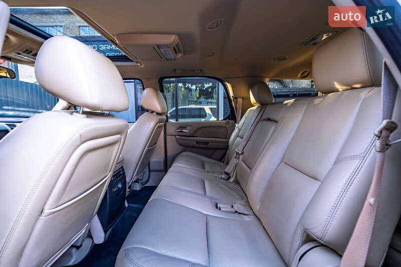 Позашляховик / Кросовер Cadillac Escalade 2011 в Києві