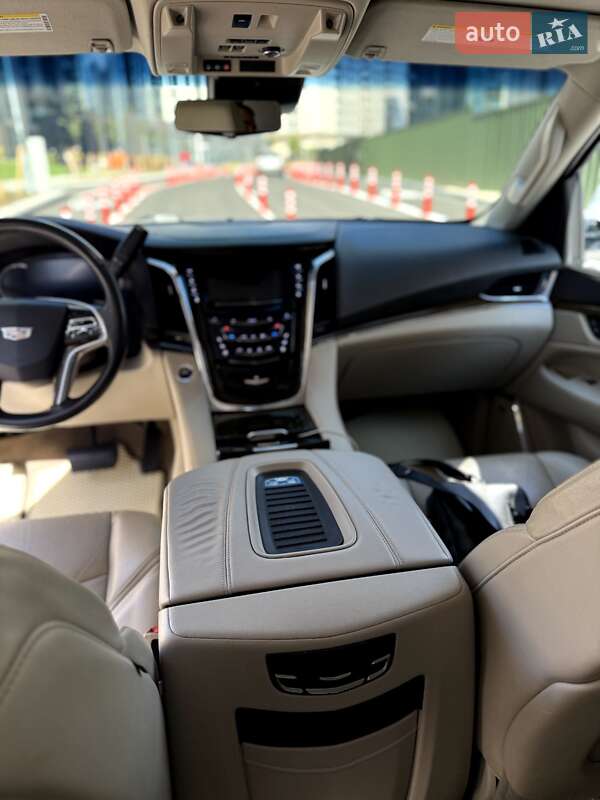 Внедорожник / Кроссовер Cadillac Escalade 2017 в Киеве
