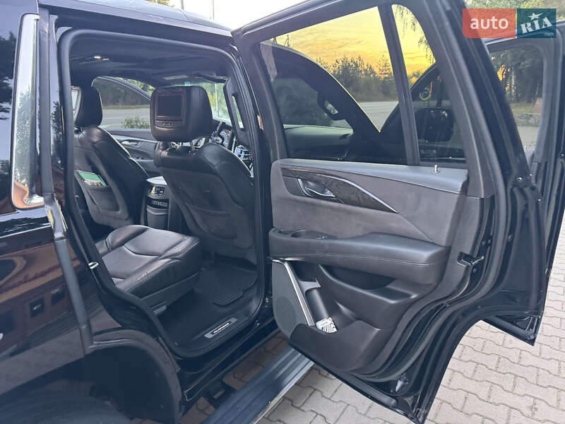 Внедорожник / Кроссовер Cadillac Escalade 2016 в Хмельницком
