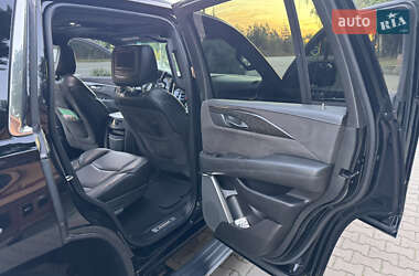 Внедорожник / Кроссовер Cadillac Escalade 2016 в 