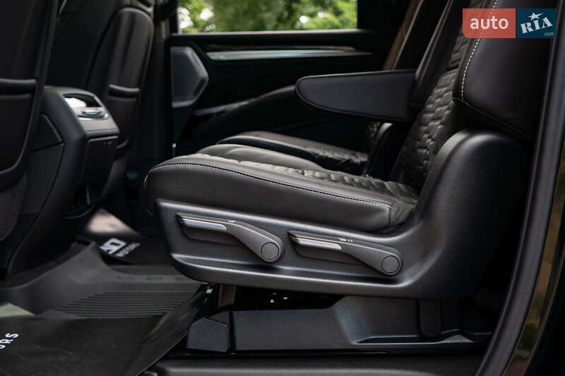 Внедорожник / Кроссовер Cadillac Escalade 2025 в Киеве