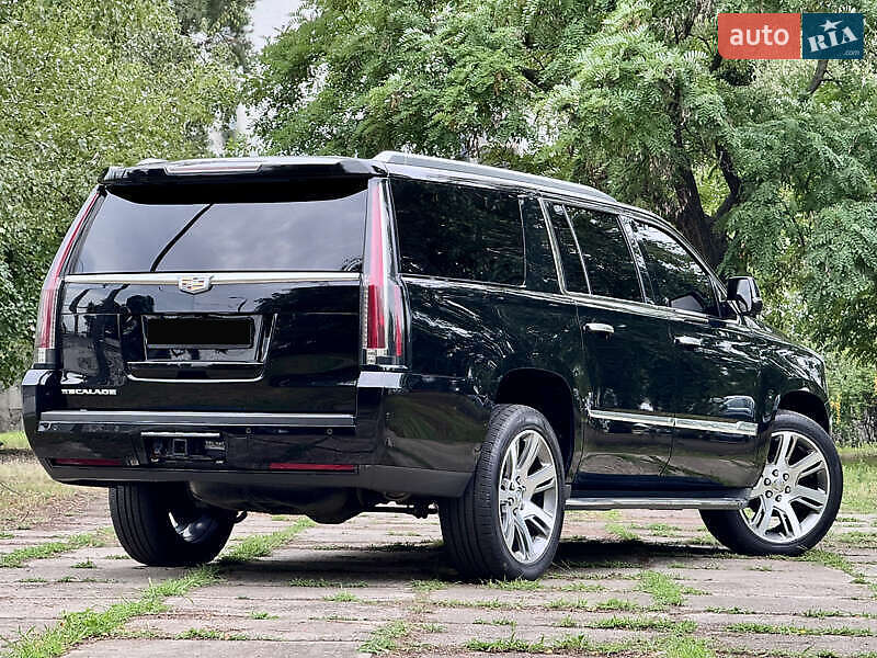 Внедорожник / Кроссовер Cadillac Escalade 2016 в Киеве