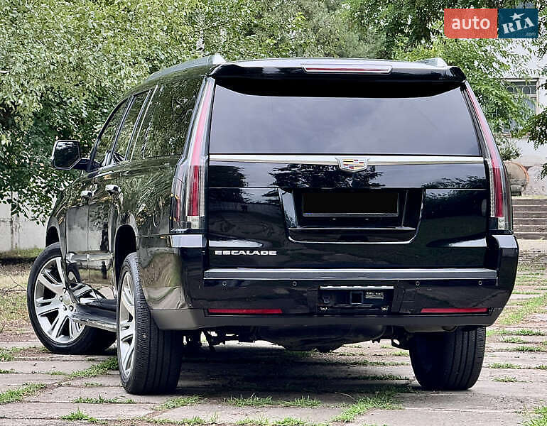 Внедорожник / Кроссовер Cadillac Escalade 2016 в Киеве