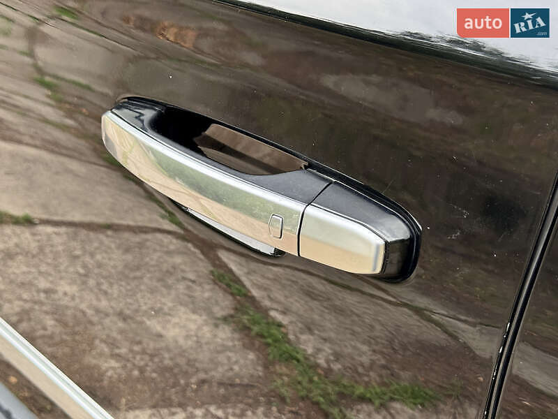 Внедорожник / Кроссовер Cadillac Escalade 2016 в Киеве