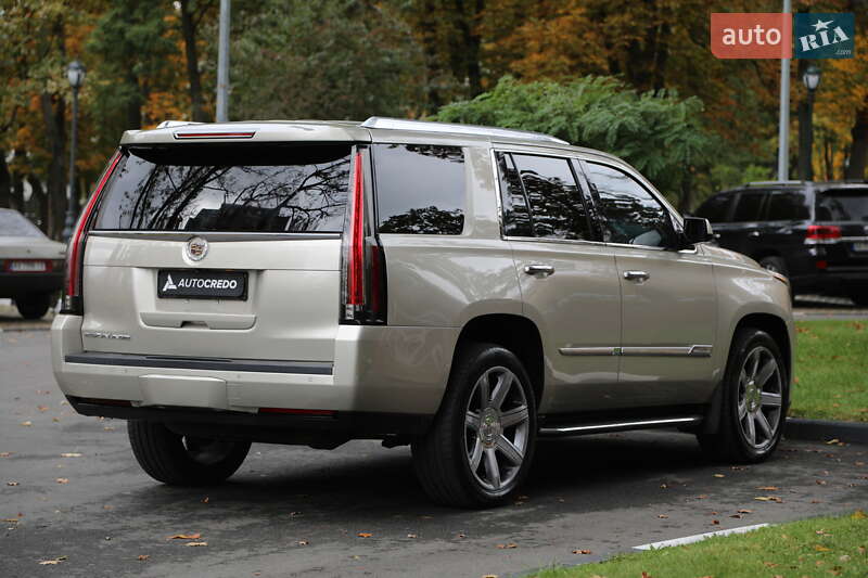 Внедорожник / Кроссовер Cadillac Escalade 2014 в Харькове