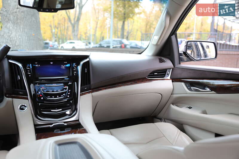 Внедорожник / Кроссовер Cadillac Escalade 2014 в Харькове