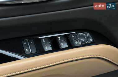 Позашляховик / Кросовер Cadillac Escalade 2021 в 
