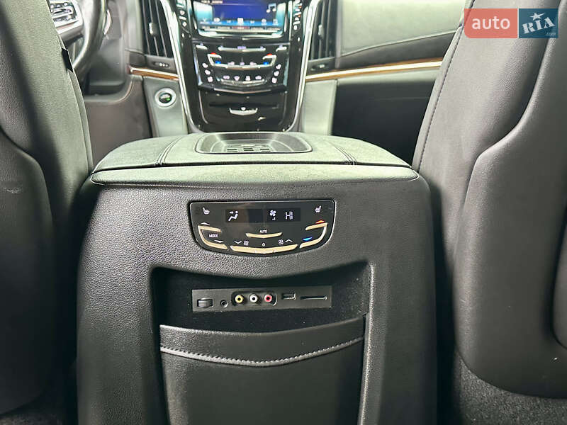 Внедорожник / Кроссовер Cadillac Escalade 2016 в Киеве фото 20 Внедорожник / Кроссовер Cadillac Escalade 2016 в Киеве