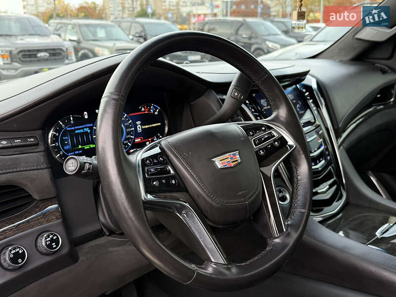 Внедорожник / Кроссовер Cadillac Escalade 2015 в Киеве