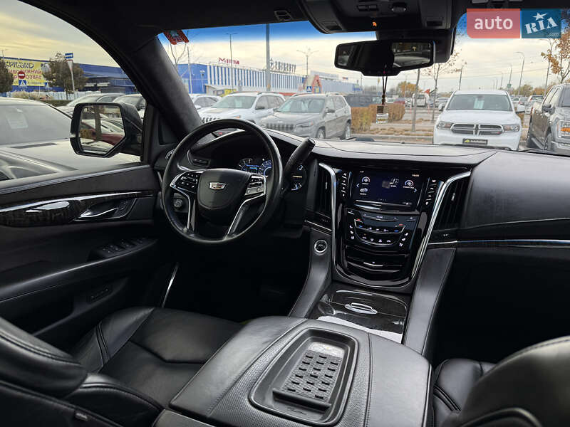 Внедорожник / Кроссовер Cadillac Escalade 2015 в Киеве