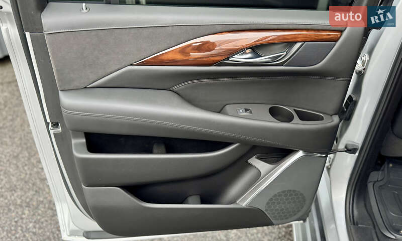 Позашляховик / Кросовер Cadillac Escalade 2016 в Києві фото 26 Позашляховик / Кросовер Cadillac Escalade 2016 в Києві