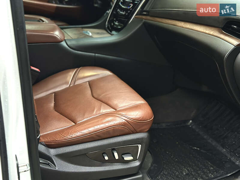 Позашляховик / Кросовер Cadillac Escalade 2016 в Тернополі фото 34 Позашляховик / Кросовер Cadillac Escalade 2016 в Тернополі