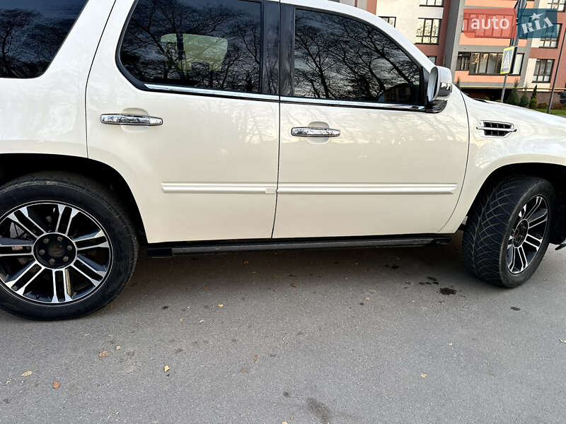 Позашляховик / Кросовер Cadillac Escalade 2013 в Тернополі фото 24 Позашляховик / Кросовер Cadillac Escalade 2013 в Тернополі