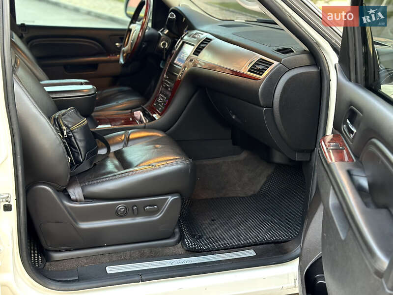 Позашляховик / Кросовер Cadillac Escalade 2013 в Тернополі фото 36 Позашляховик / Кросовер Cadillac Escalade 2013 в Тернополі