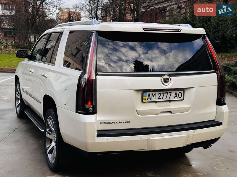 Внедорожник / Кроссовер Cadillac Escalade 2014 в Коростене