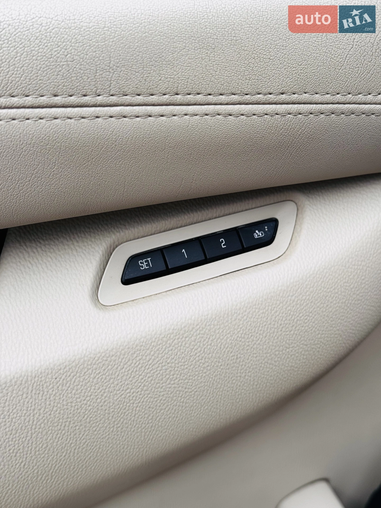 2014 Cadillac Escalade - мініатюра 31
