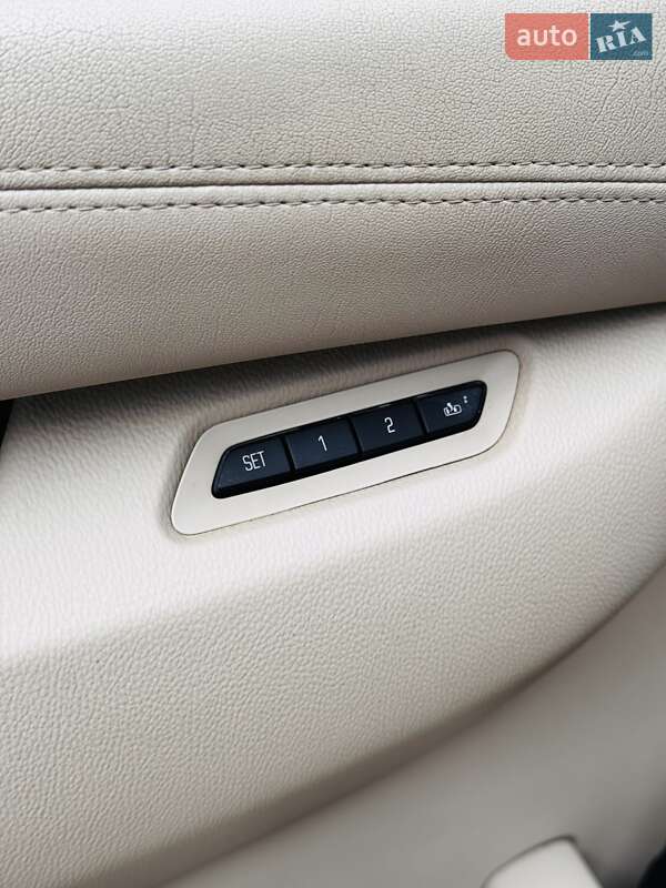 Внедорожник / Кроссовер Cadillac Escalade 2014 в Коростене