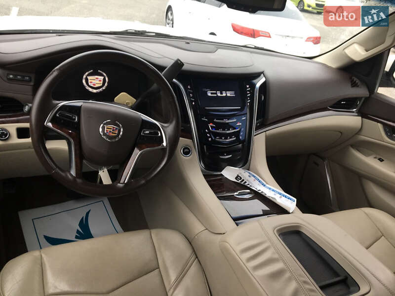 Внедорожник / Кроссовер Cadillac Escalade 2014 в Коростене