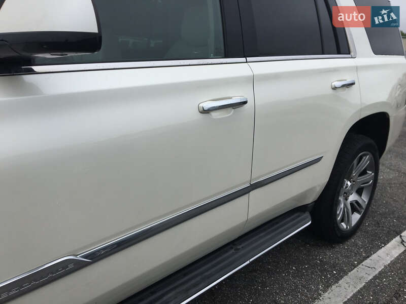 Внедорожник / Кроссовер Cadillac Escalade 2014 в Коростене