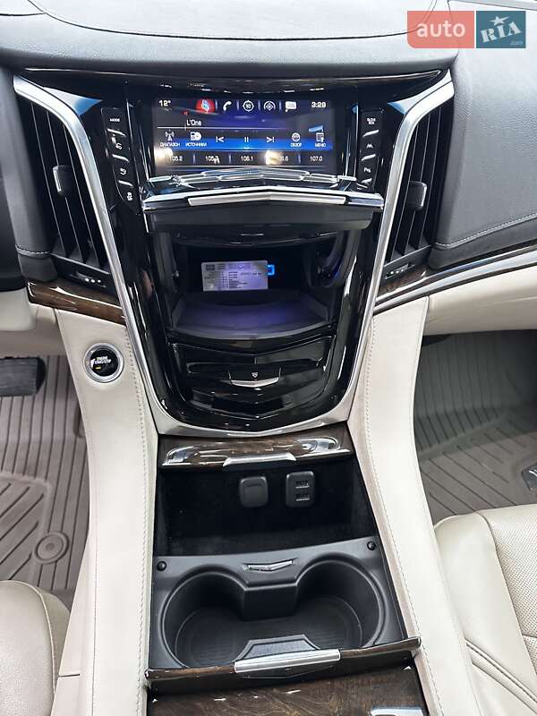 Позашляховик / Кросовер Cadillac Escalade 2018 в Києві фото 28 Позашляховик / Кросовер Cadillac Escalade 2018 в Києві