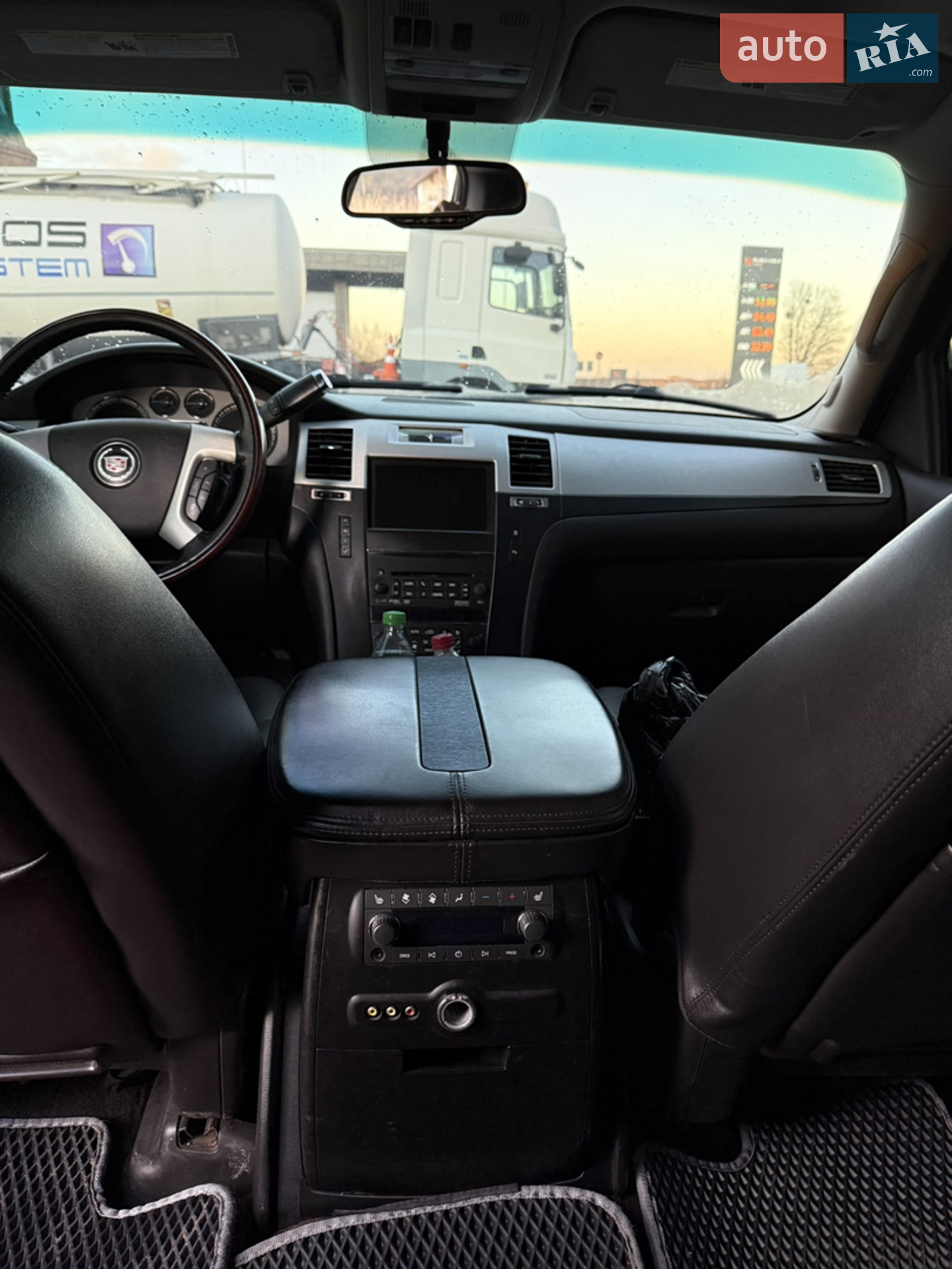 2011 Cadillac Escalade - мініатюра 19