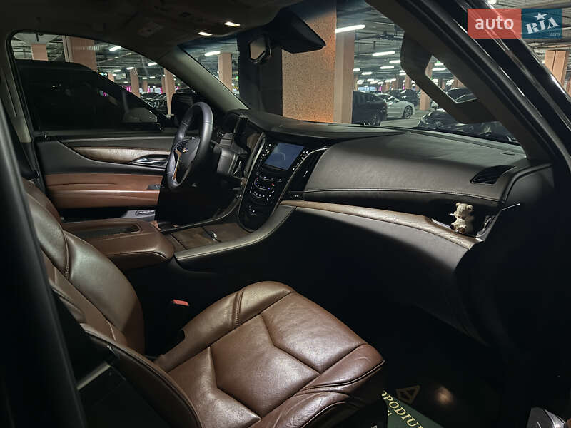 Позашляховик / Кросовер Cadillac Escalade 2014 в Києві фото 45 Позашляховик / Кросовер Cadillac Escalade 2014 в Києві