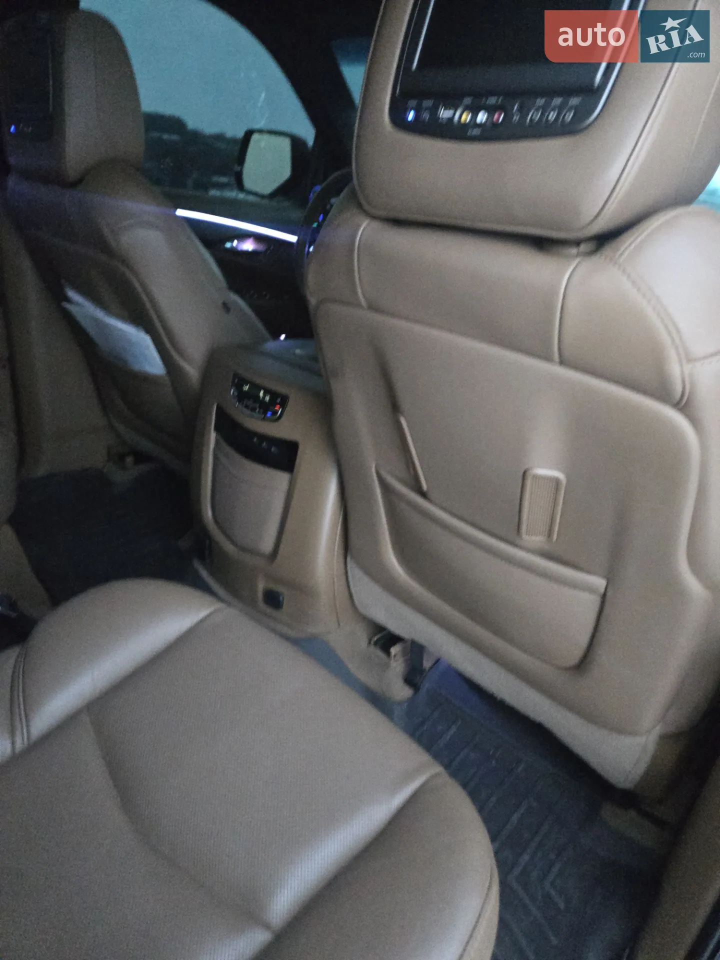2017 Cadillac Escalade - мініатюра 25