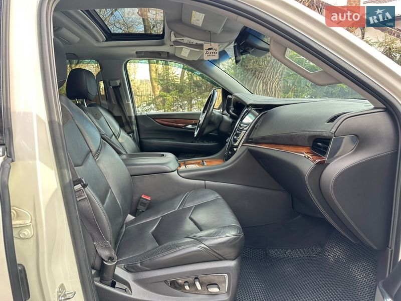 Внедорожник / Кроссовер Cadillac Escalade 2014 в Киеве