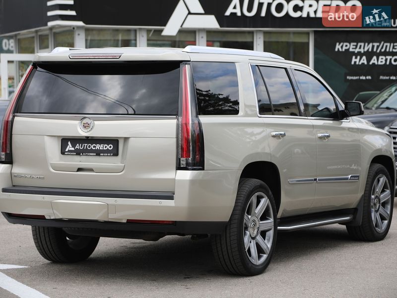 Позашляховик / Кросовер Cadillac Escalade 2014 в Харкові