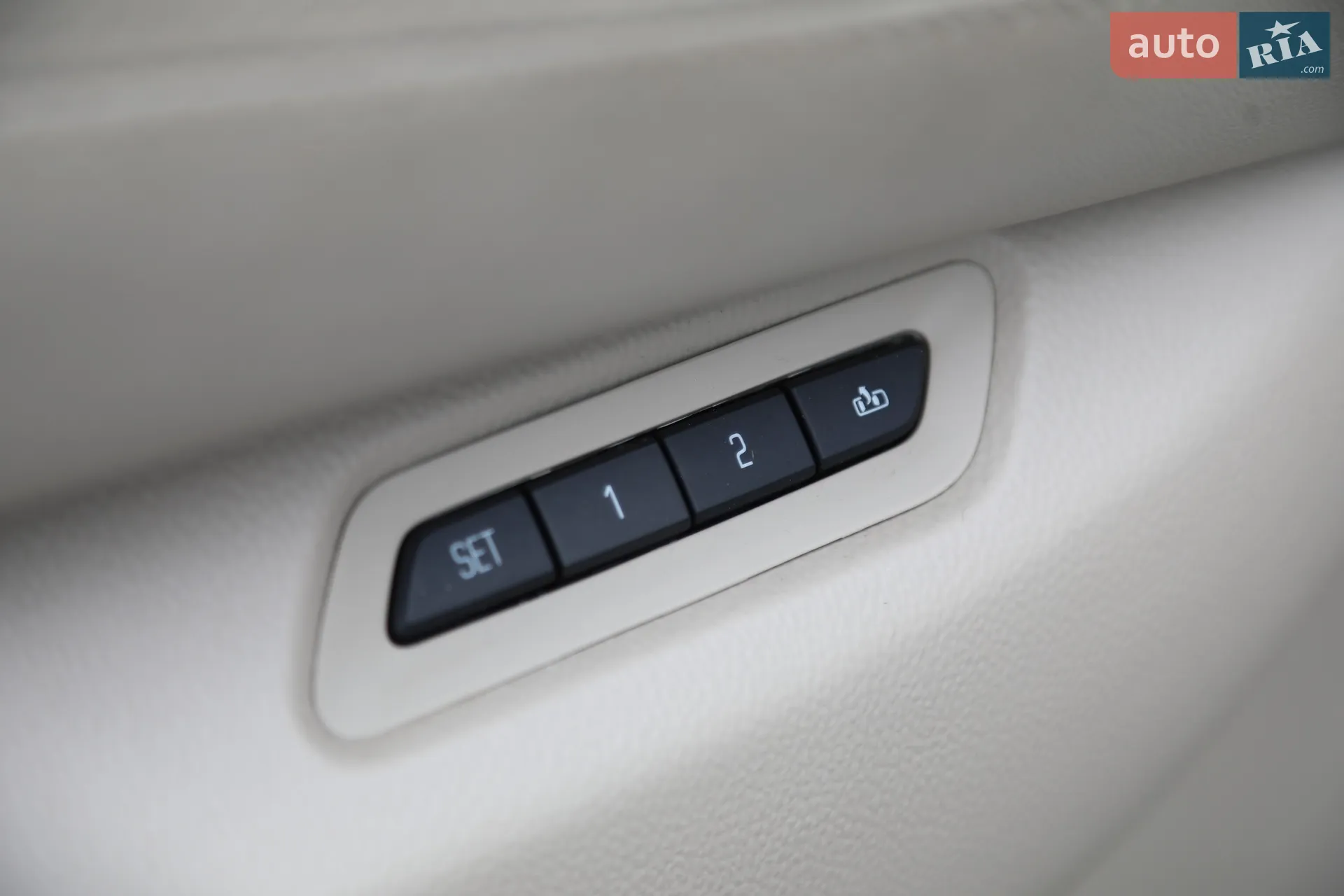2014 Cadillac Escalade - мініатюра 29