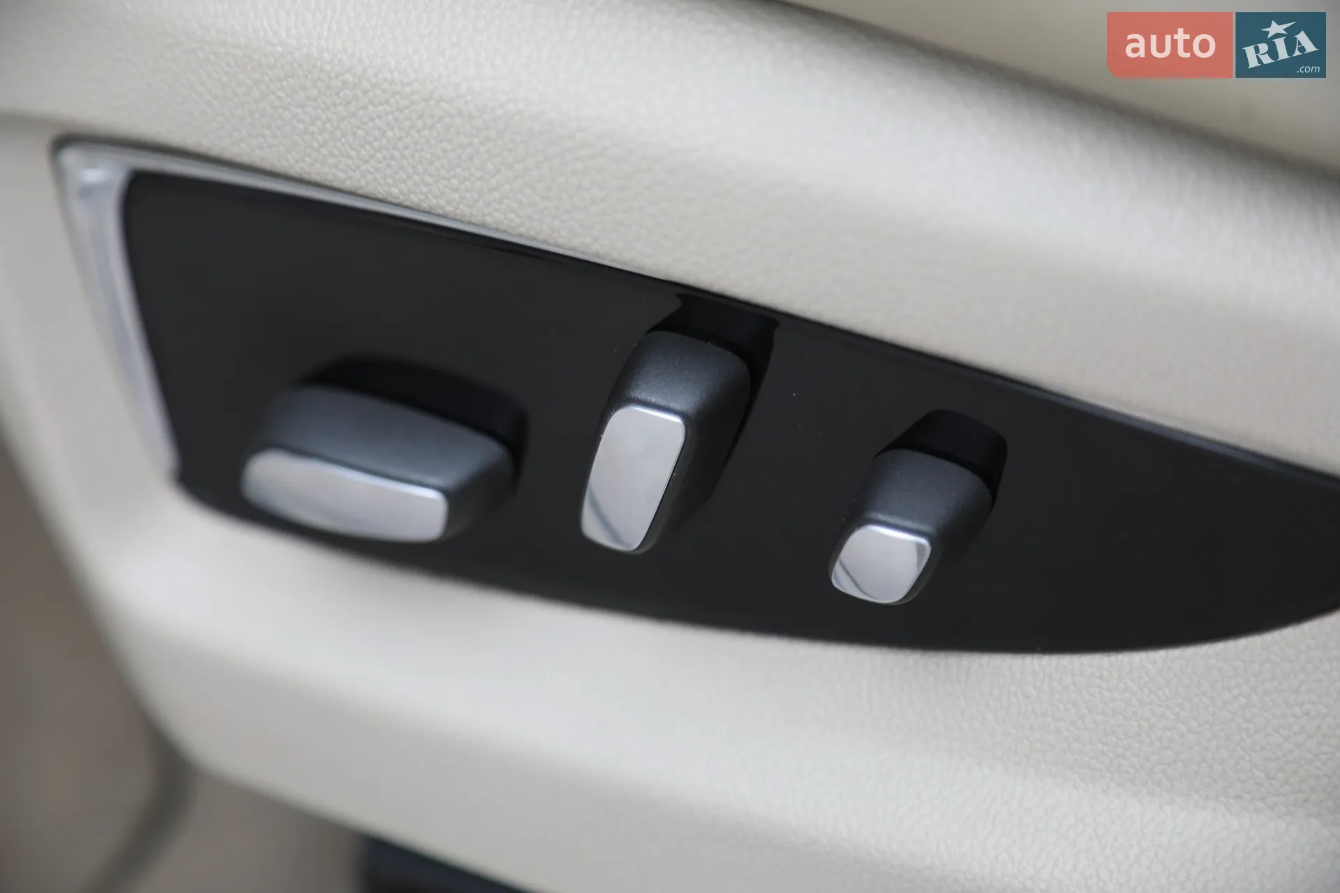 2014 Cadillac Escalade - мініатюра 31
