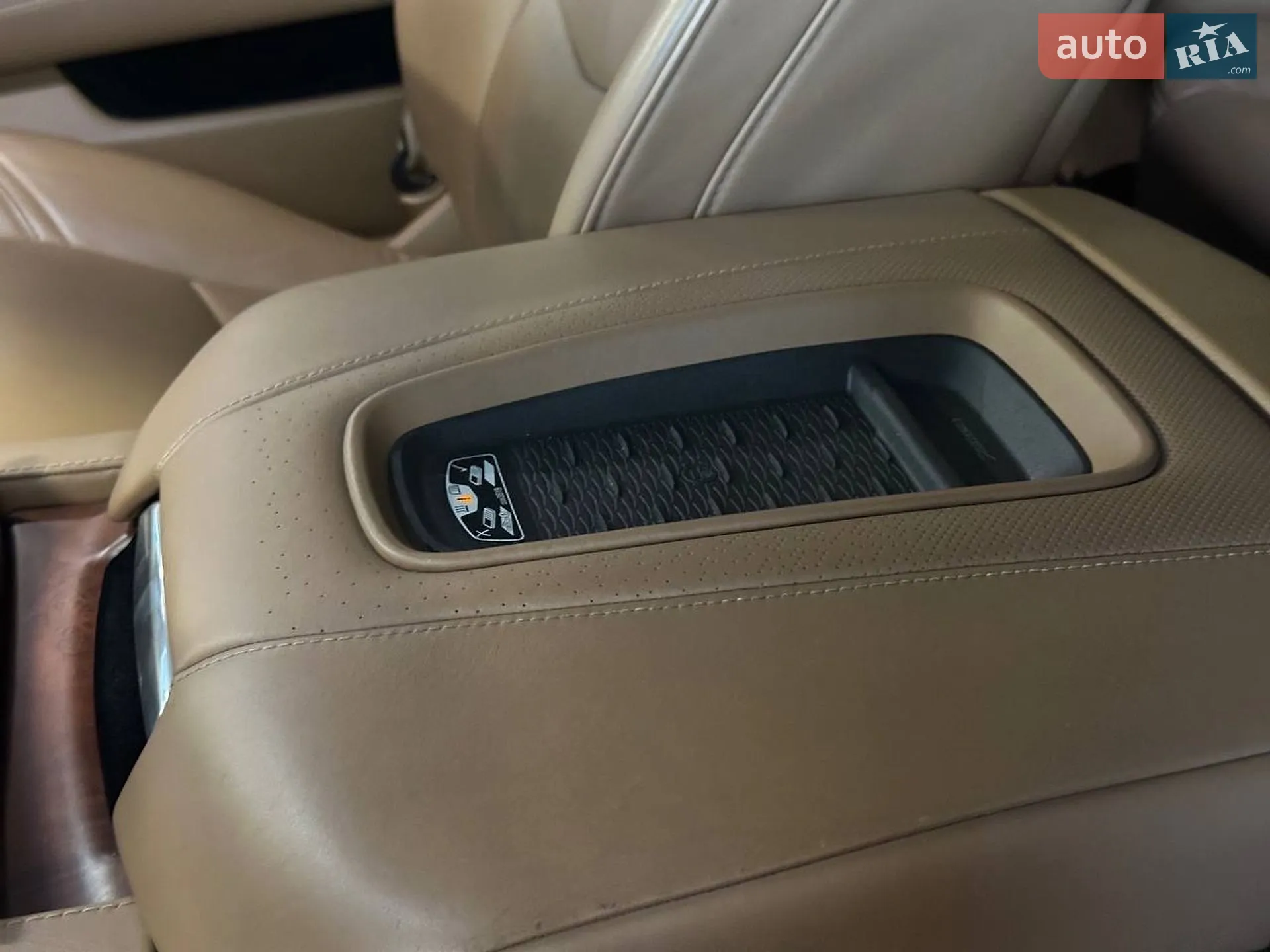 2017 Cadillac Escalade - мініатюра 26