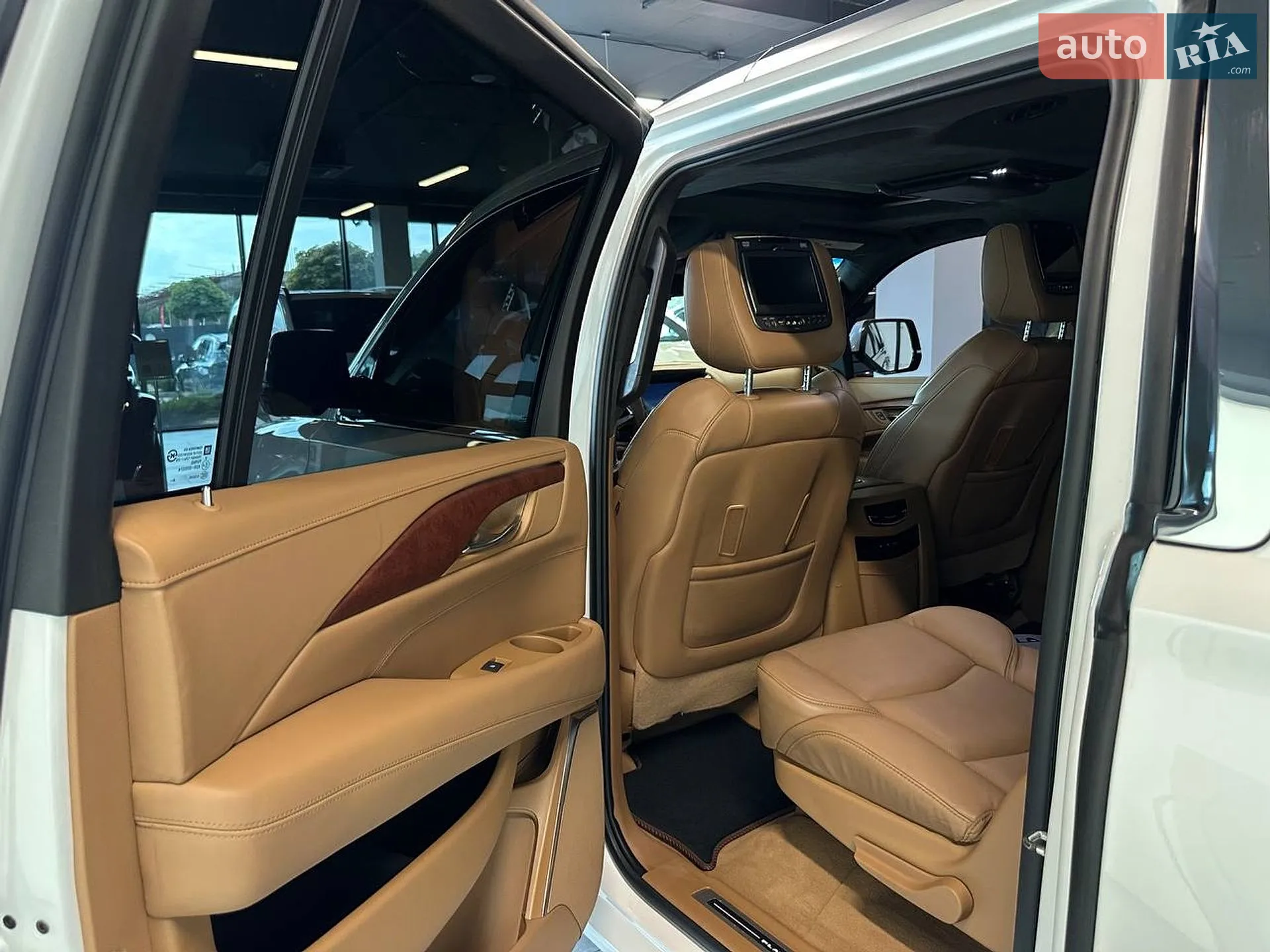 2017 Cadillac Escalade - мініатюра 32