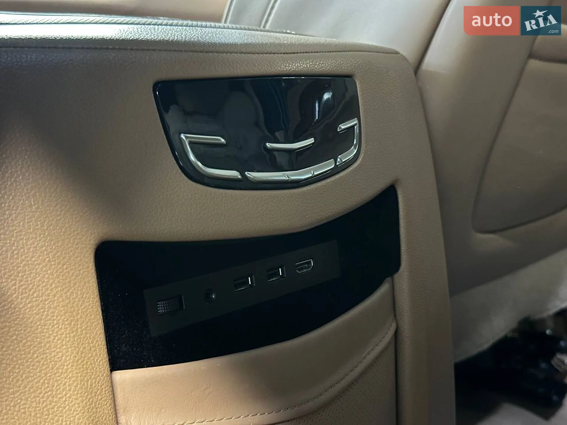 2017 Cadillac Escalade - мініатюра 35