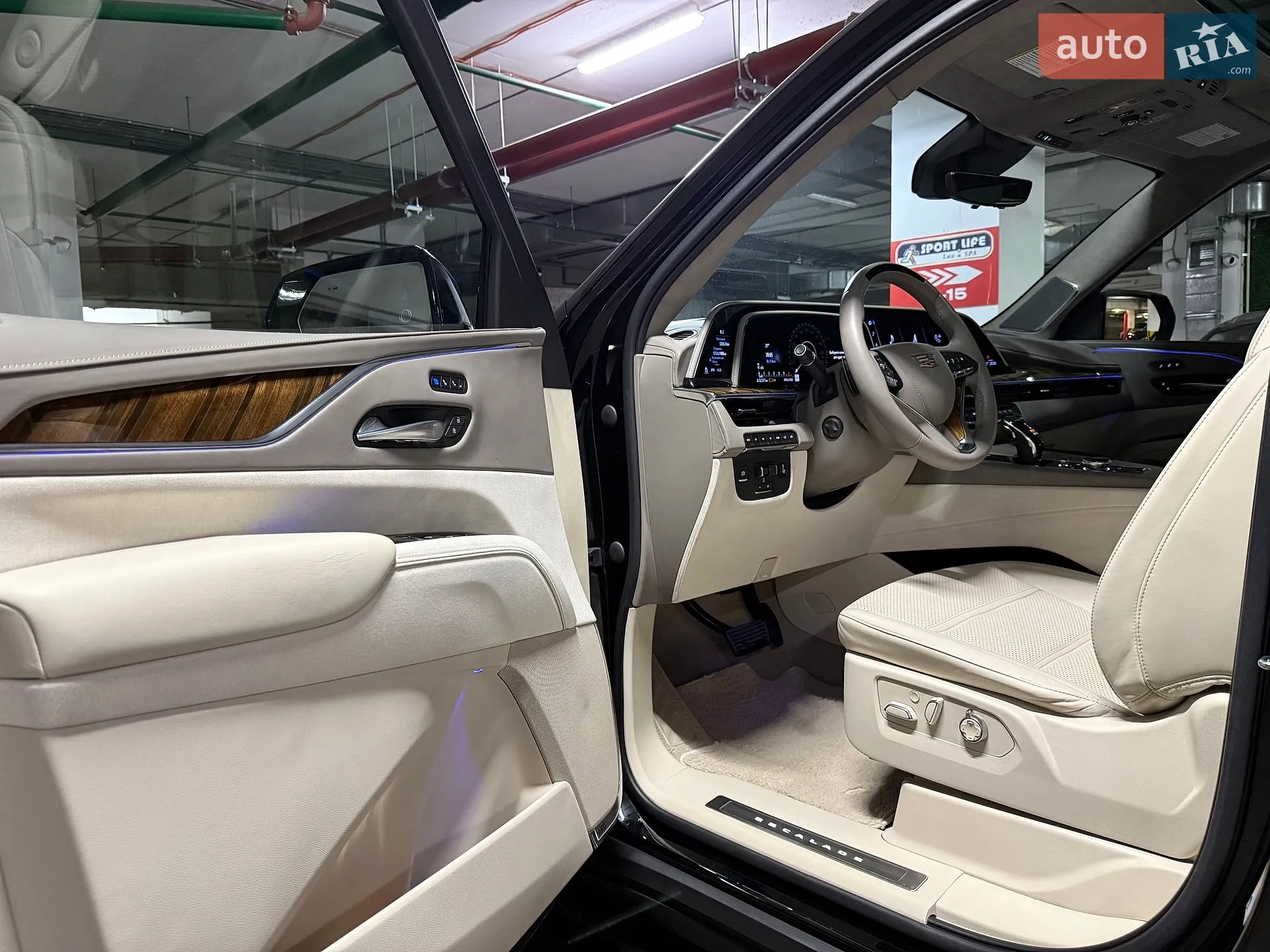 2022 Cadillac Escalade - мініатюра 27