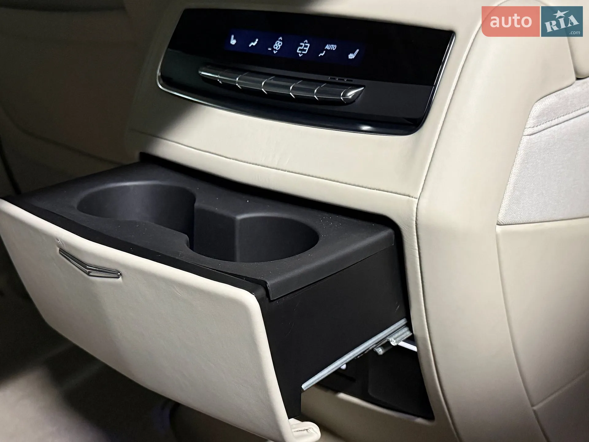 2022 Cadillac Escalade - мініатюра 101