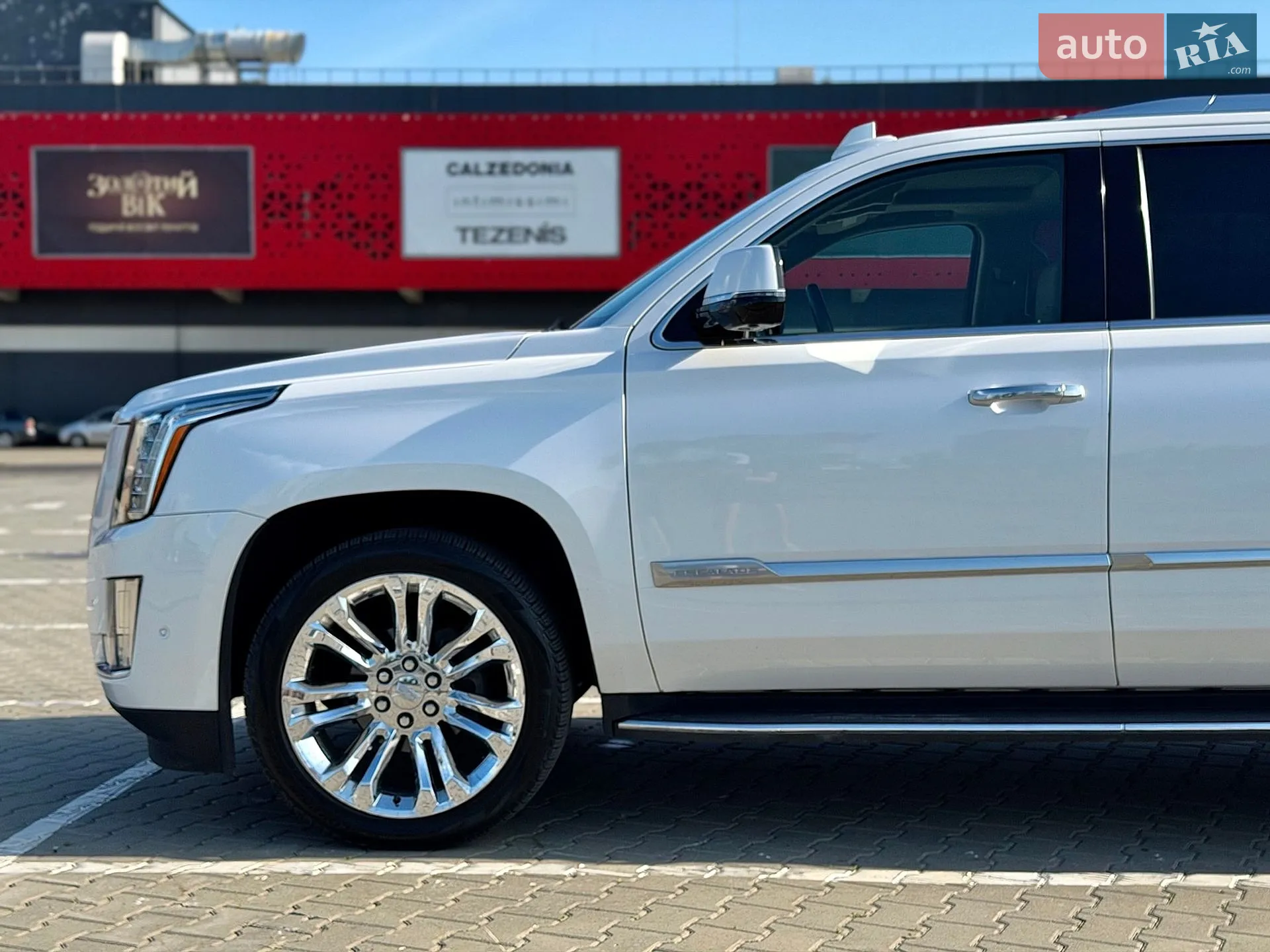 2018 Cadillac Escalade - мініатюра 10